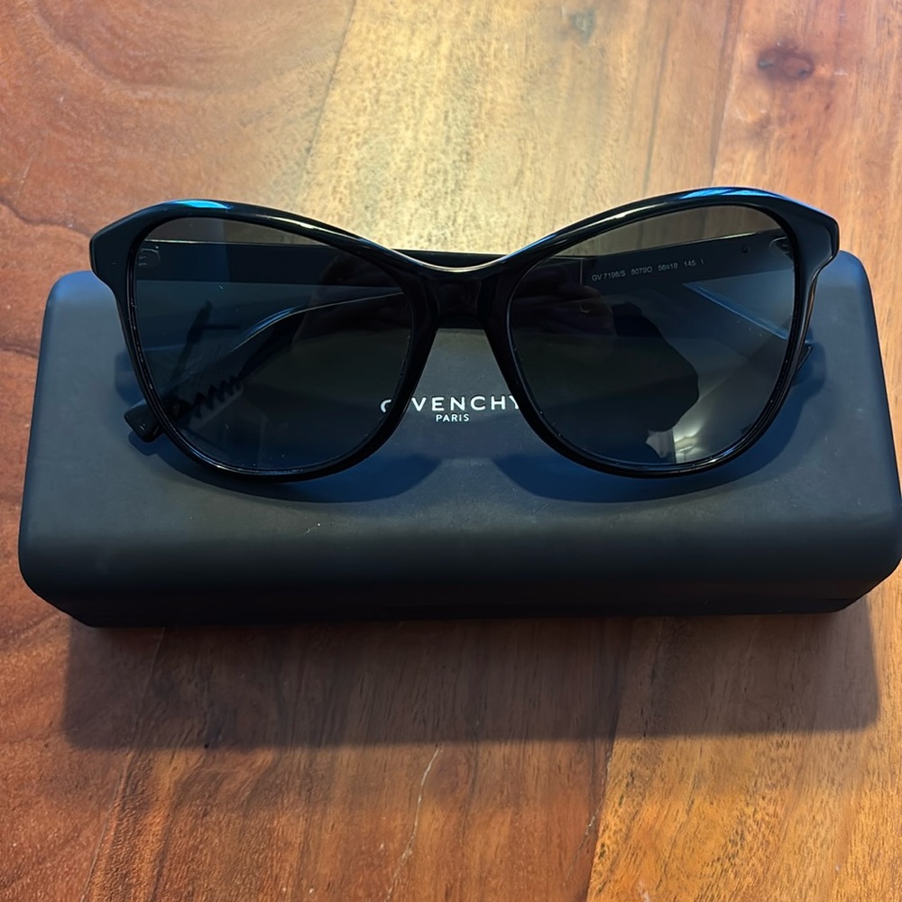 Givenchy sunglasses, 2019 model.